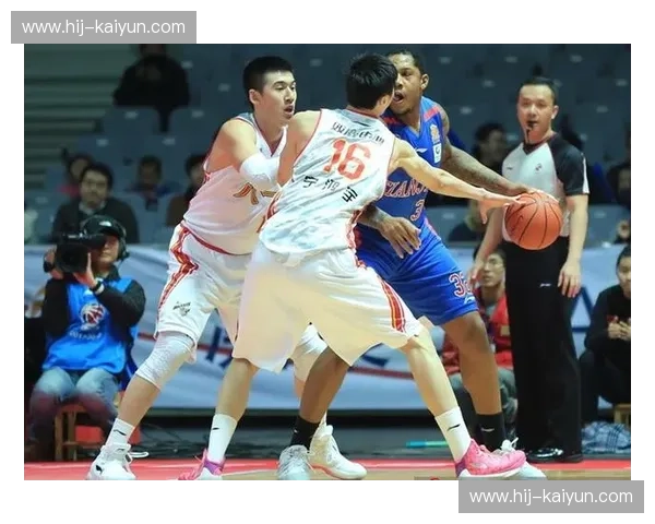 跨越太平洋的篮球幻梦：当京城铁军遇上达拉斯牛仔，谁才是球场上的主宰？